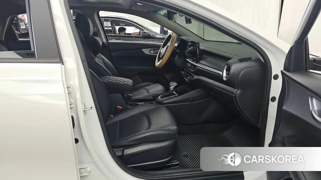 Kia The New K3 2nd generation 2021 Белый из Кореи, фото 2