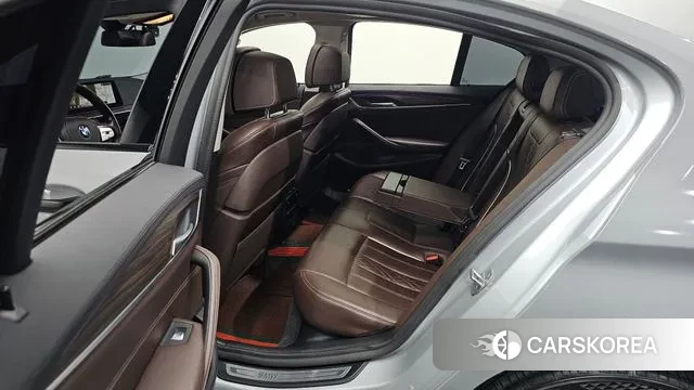 BMW 5 Series (G30) 2020 Серебристо-серый из Кореи, фото 2