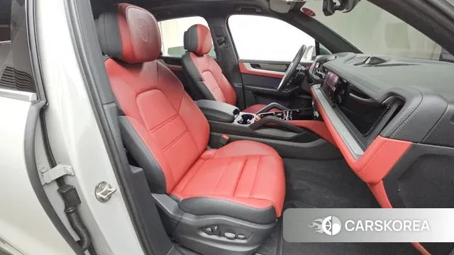 Porsche Cayenne (PO536) 2025 Серебристо-серый из Кореи, фото 2