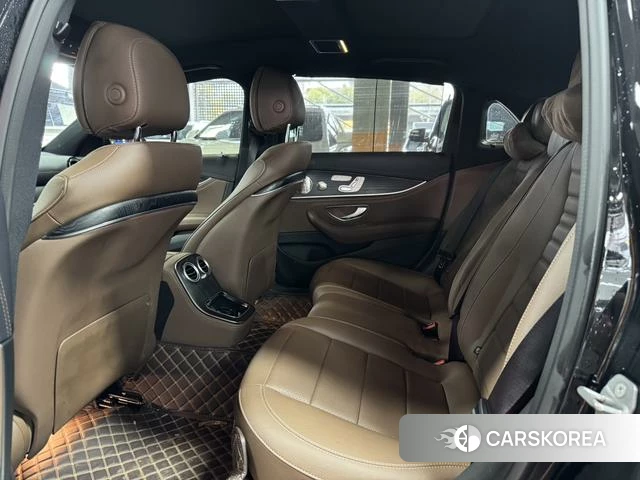 Mercedes-Benz E-class 2023 Черный из Китая, фото 2