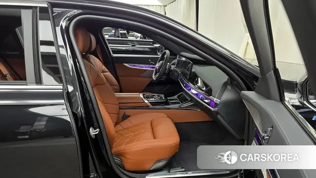 BMW 7 Series (G70) 2025 Черный из Кореи, фото 2