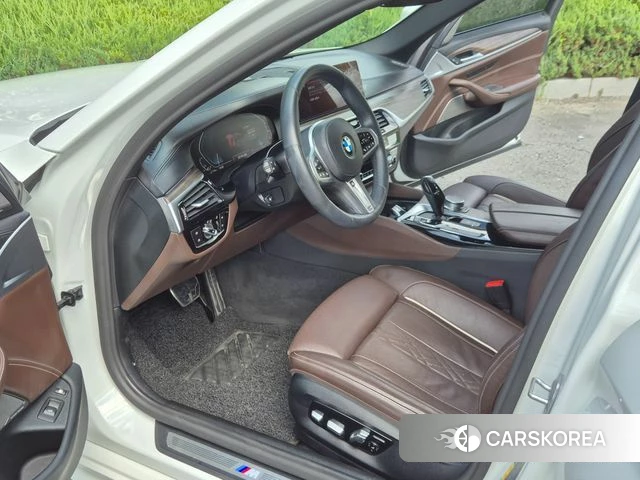 BMW 5 Series (G30) 2020 Белый из Кореи, фото 2