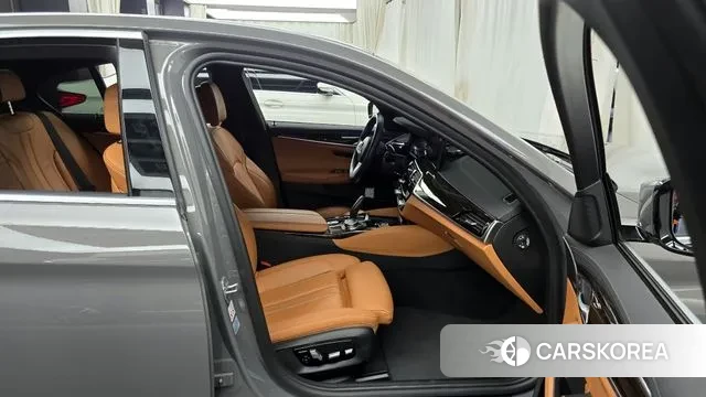 BMW 5 Series (G30) 2021 Серый из Кореи, фото 2