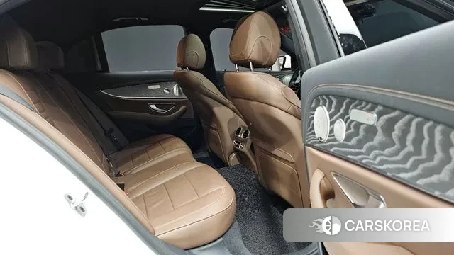 Mercedes-Benz E-Class W213 2022 Белый из Кореи, фото 2