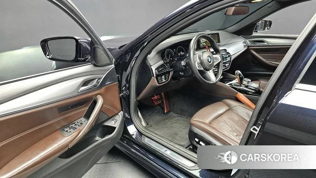 BMW 5 Series (G30) 2019 Черный из Кореи, фото 2