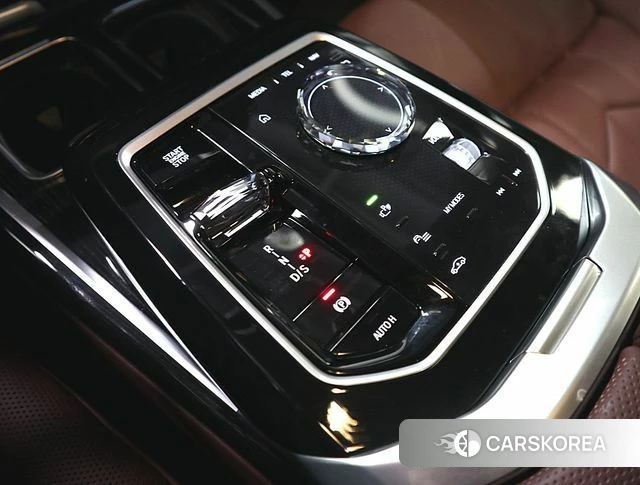 BMW 7 Series (G70) 2025 Черный из Кореи, фото 2