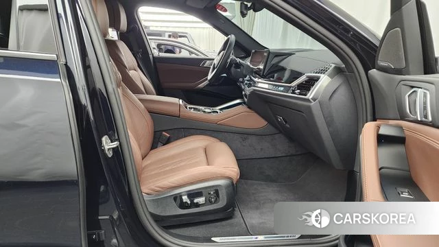 BMW X6 (G06) 2025 Черный из Кореи, фото 2