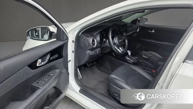 Kia The New K3 2nd generation 2022 Белый из Кореи, фото 2