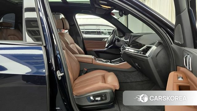 BMW X5 (G05) 2024 Черный из Кореи, фото 2