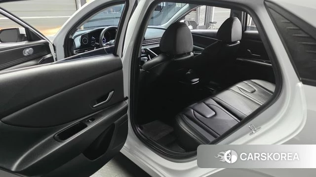 Hyundai Avante Hybrid (CN7) 2022 Белый из Кореи, фото 2