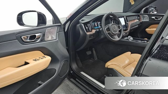 Volvo XC60 second Generation 2022 Черный из Кореи, фото 2