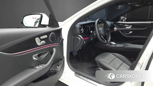 Mercedes-Benz E-Class W213 2023 Белый из Кореи, фото 2