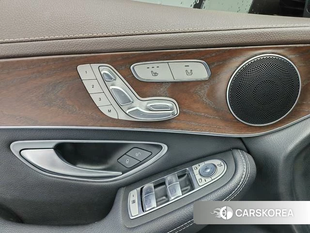 Mercedes-Benz GLC 2021 Черный из Китая, фото 2