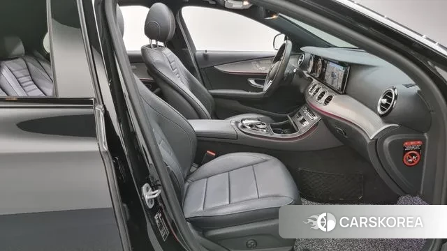 Mercedes-Benz E-Class W213 2020 Черный из Кореи, фото 2