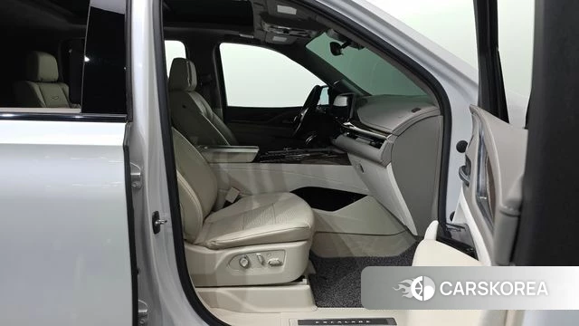 Cadillac Escalade 5th Generation 2023 Белый из Кореи, фото 2