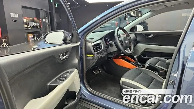 Kia Stonic 2018 Синий из Кореи, фото 2