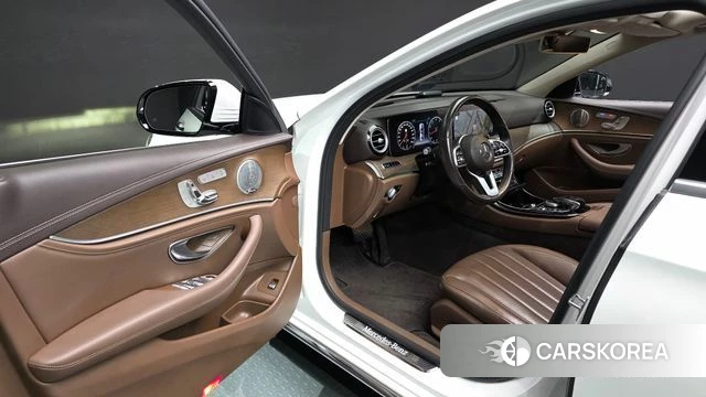 Mercedes-Benz E-Class W213 2019 Белый из Кореи, фото 2