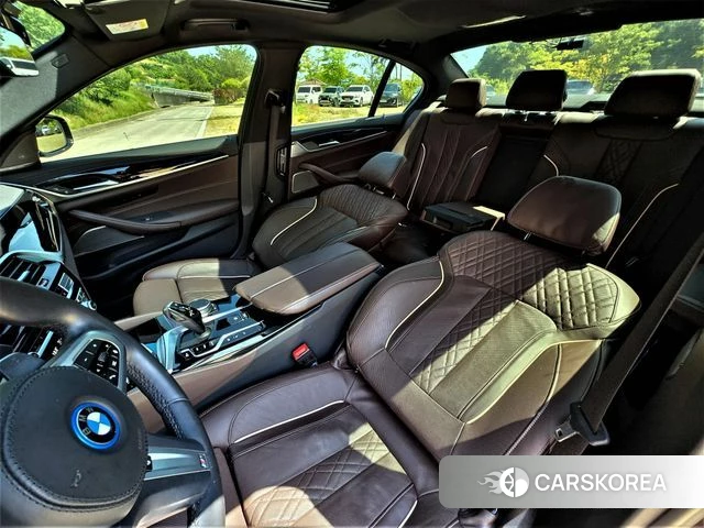 BMW 5 Series (G30) 2022 Черный из Кореи, фото 2