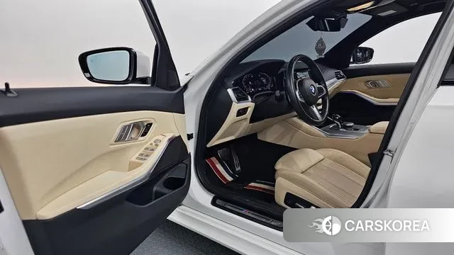 BMW 3 Series (G20) 2022 Белый из Кореи, фото 2