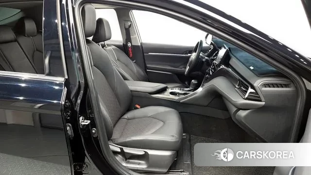 Toyota Camry (XV70) 2023 Черный из Кореи, фото 2