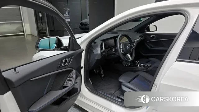 BMW 1 Series (F40) 2024 Белый из Кореи, фото 2