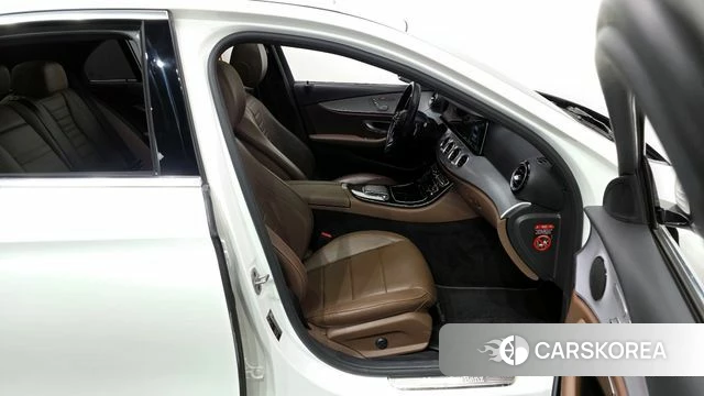 Mercedes-Benz E-Class W213 2020 Белый из Кореи, фото 2