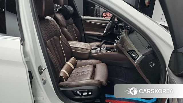 BMW 5 Series (G30) 2020 Белый из Кореи, фото 2