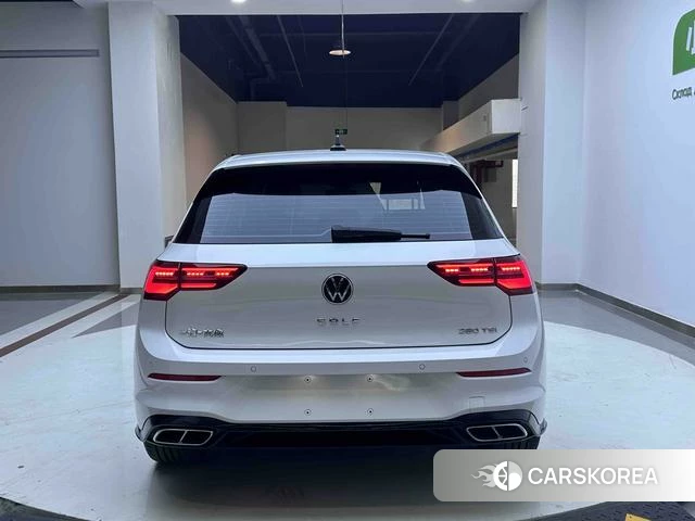 Volkswagen Golf 2023 Белый из Китая, фото 2
