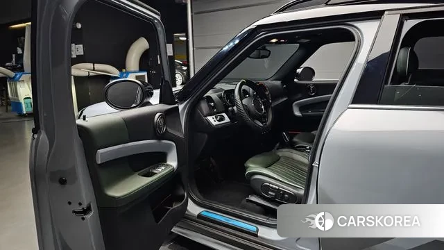 Mini Cooper Countryman 2022 Светло-серебряный цвет из Кореи, фото 2