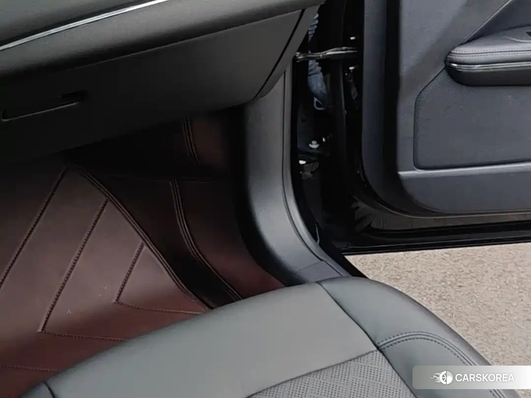 Ford Taurus 2022 Черный из Китая, фото 2