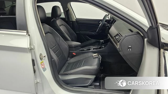 Volkswagen 7th Generation of Jetta 2020 Белый из Кореи, фото 2