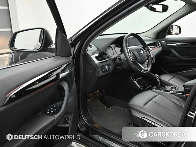 BMW X1 (F48) 2022 Черный из Кореи, фото 2