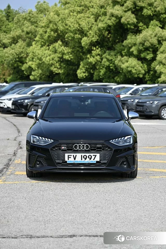 Audi S4 2021 Черный из Китая, фото 2