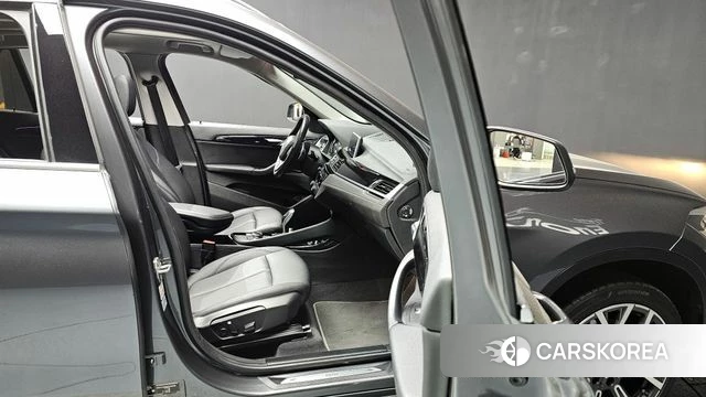 BMW X1 (F48) 2022 Серый из Кореи, фото 2