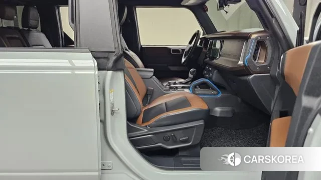 Ford Bronco 6th Generation 2022 Цвет галактики из Кореи, фото 2