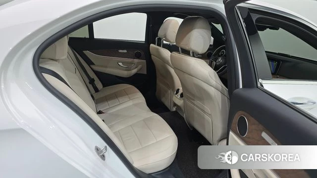 Mercedes-Benz E-Class W213 2023 Белый из Кореи, фото 2
