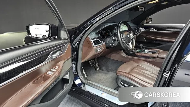 BMW 7 Series (G11) 2018 Черный из Кореи, фото 2