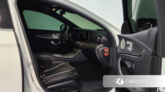 Mercedes-Benz E-Class W213 2022 Белый из Кореи, фото 2