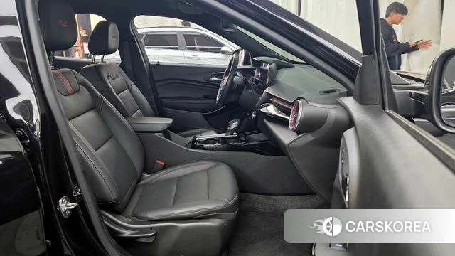 Chevrolet (GM Daewoo) Trax Crossover 2024 Черный из Кореи, фото 2