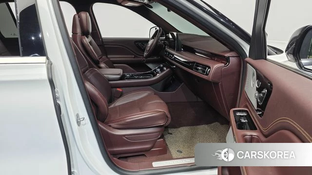 Lincoln Aviator 2nd generation 2023 Белый из Кореи, фото 2