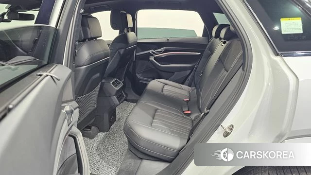 Audi e-Tron 2023 Белый из Кореи, фото 2