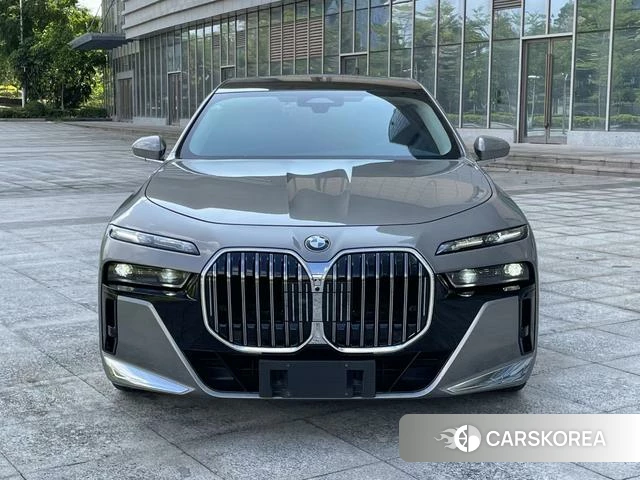 BMW 7 series 2025 Темно-серый из Китая, фото 2