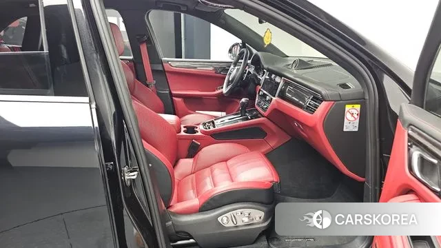 Porsche Macan 2023 Черный из Кореи, фото 2