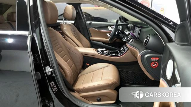 Mercedes-Benz E-Class W213 2018 Черный из Кореи, фото 2