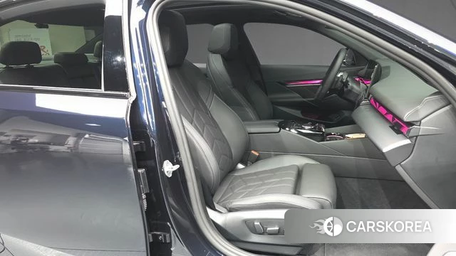 BMW 5 Series (G60) 2025 Черный из Кореи, фото 2
