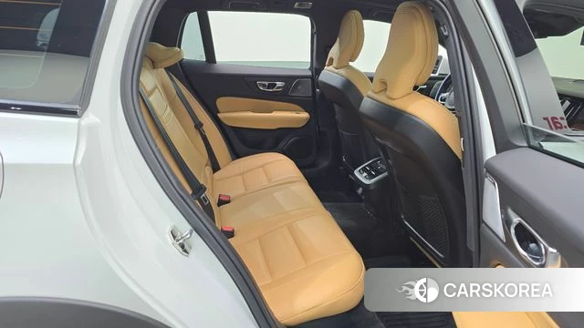 Volvo V60 Cross-Country 2nd Generation 2020 Белый из Кореи, фото 2