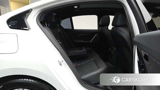 BMW 5 Series (G60) 2026 Белый из Кореи, фото 2