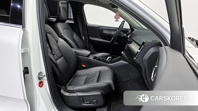 Volvo XC40 2022 Белый из Кореи, фото 2