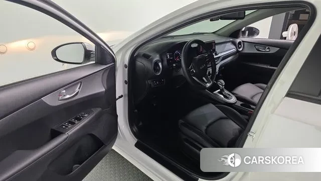 Kia The New K3 2nd generation 2021 Белый из Кореи, фото 2