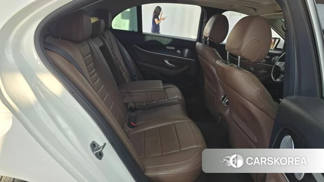 Mercedes-Benz E-Class W213 2018 Белый из Кореи, фото 2